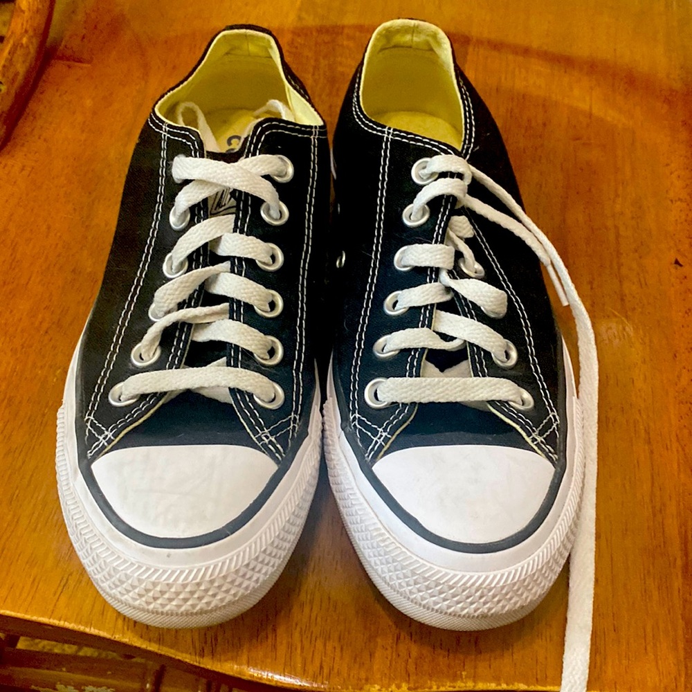 Womens Converse size 7 New